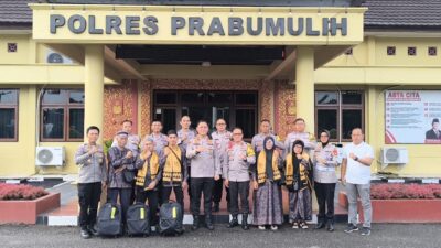 5 warga Prabumulih umroh secara gratis oleh kalpoda Sumsel dan Kapolres Prabumulih,